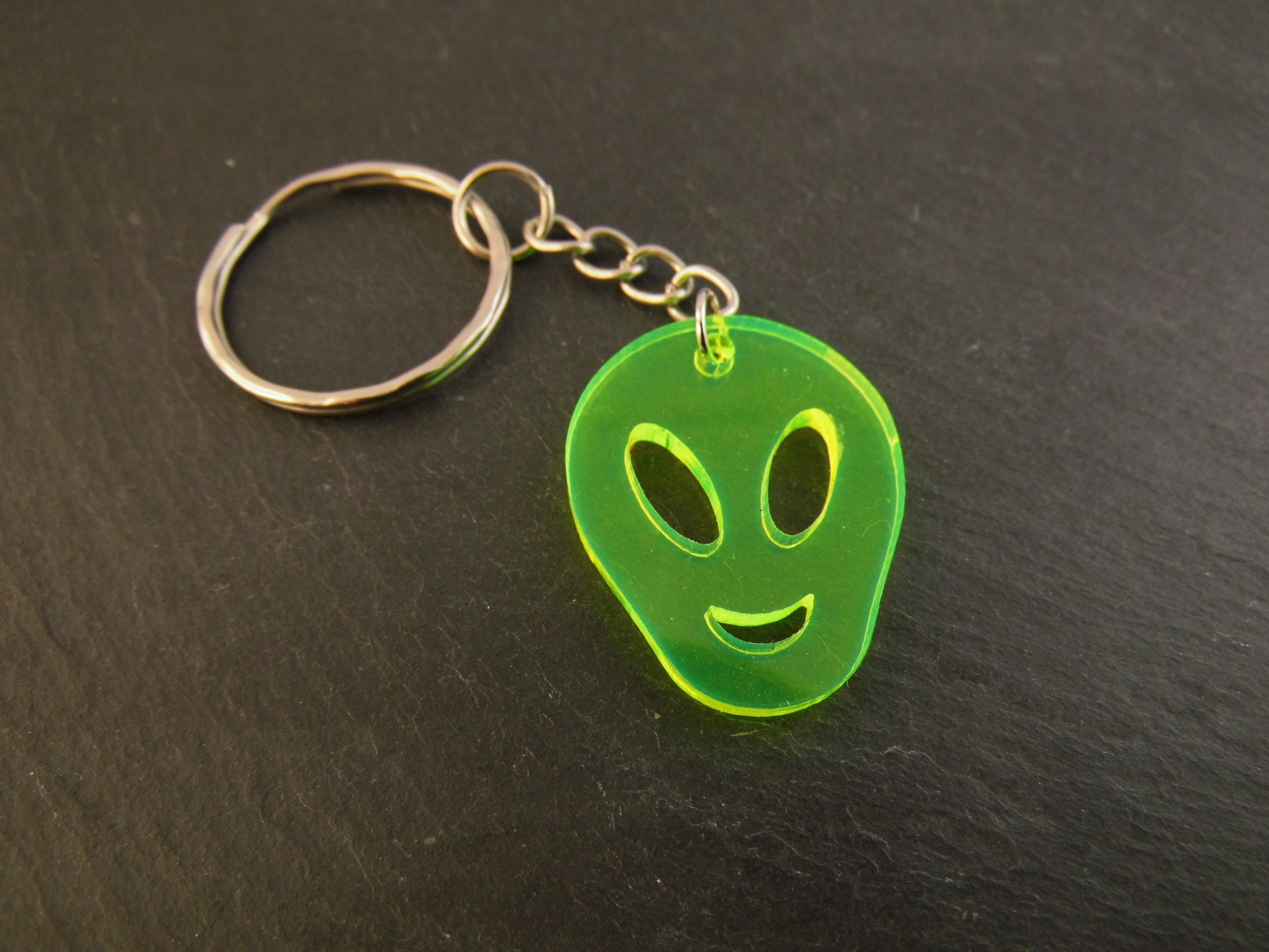 Schlüsselanhänger Alien fluoreszierend Taschenbaumler